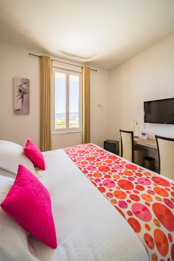 Hotel Le Rabelais Le Lavandou Exterior photo